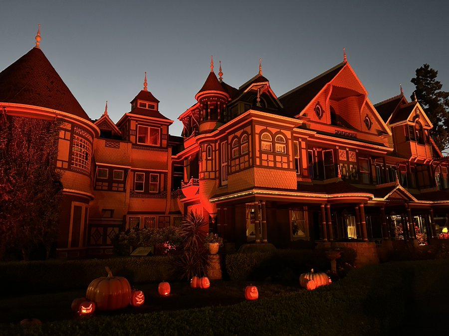 Winchester Mystery House: Unhinged Hotel